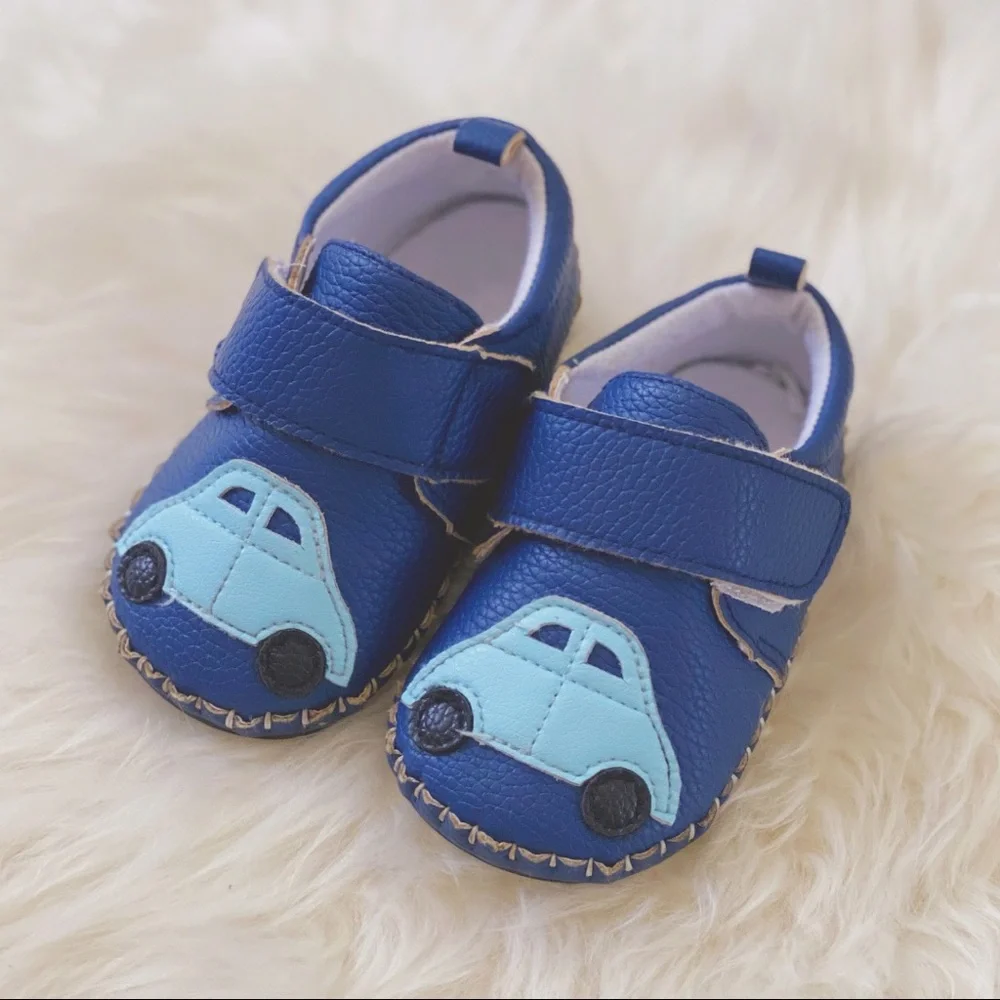 Non slip infant shoes with cars